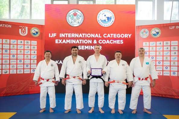 2025-06-Peter-Arkenbout-WA-scheidsrechter-Judo