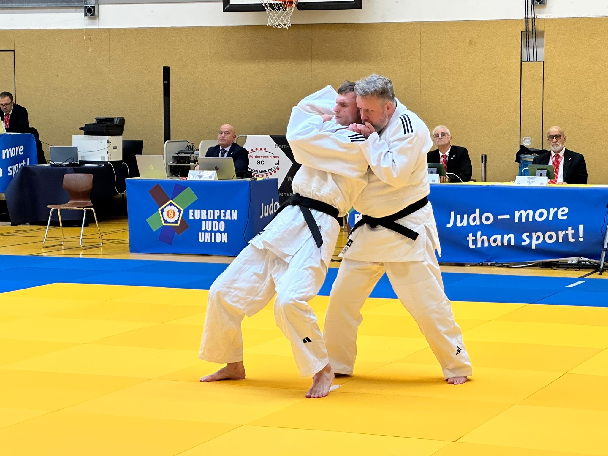 1b665ef6-d50a-46cb-b800-f29912045e69