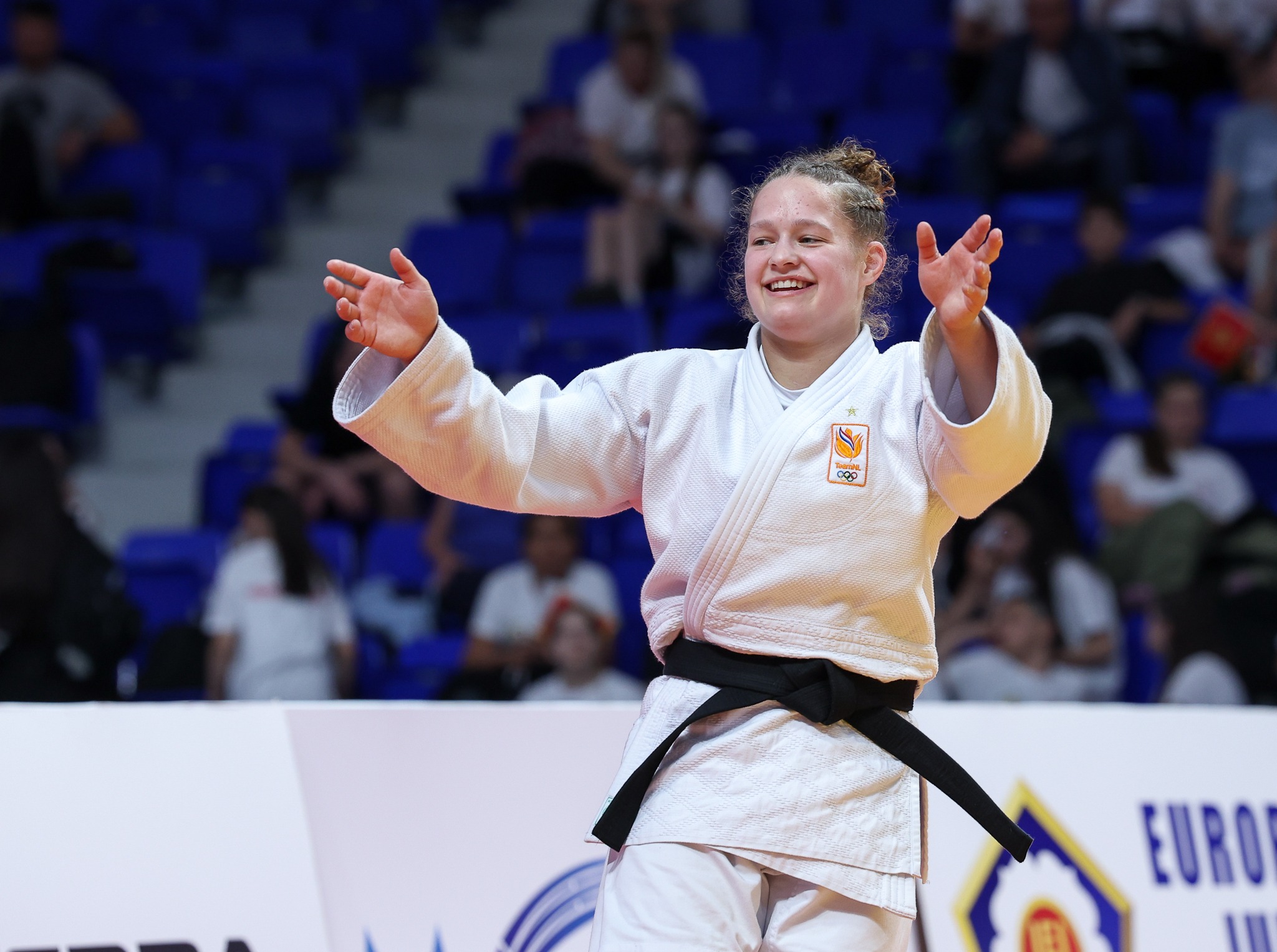 7wd7vBWoJeCe8SBsCrJqfEJkZKnrK1-metaSm9hbm5lLXZhbi1MaWVzaG91dC1FSy0yMDI1LmpwZw==-