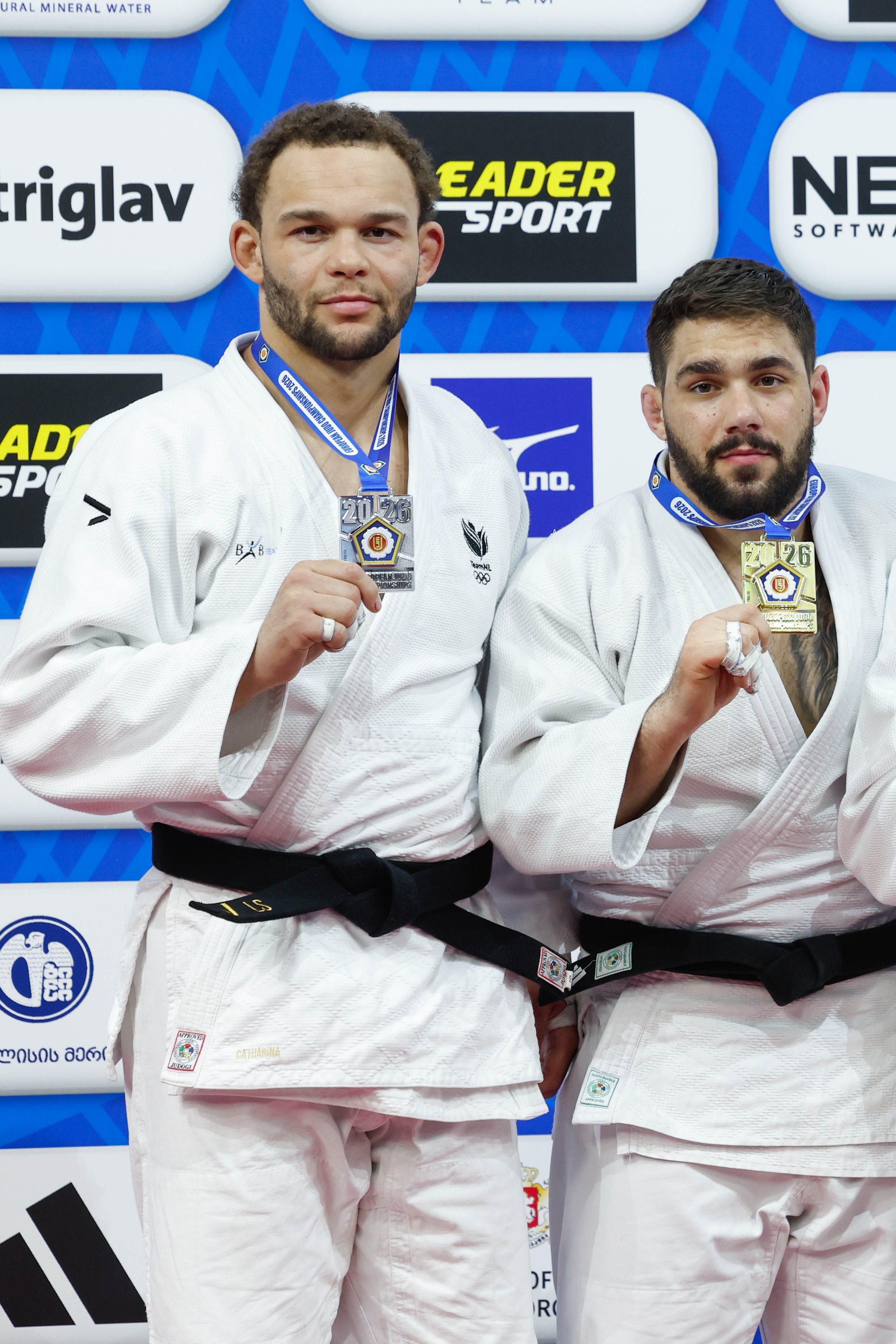 SHVt30CxQnMbn5Yh7isZ1ydPW8Zsw0-metaU2ltZW9uLXBvZGl1bS1FSy0yMDI2LkpQRw==-